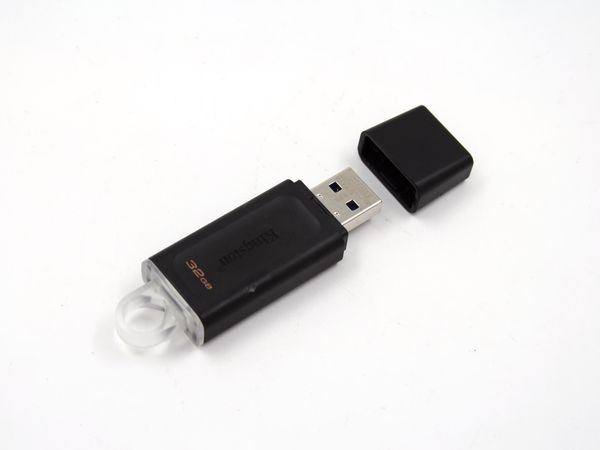 1x 32GB 3.0 USB Stick 